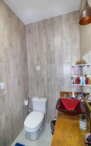 Casa à venda com 200m², 3 quartos e 1 vaga Casa à venda com 200m², 3 quartos e 1 vagaBanheiro da Suíte 1