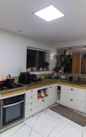 Casa à venda com 200m², 3 quartos e 1 vaga Casa à venda com 200m², 3 quartos e 1 vagaCozinha e Área de Serviço