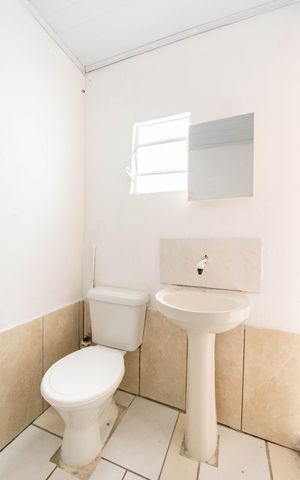 Casa de condomínio à venda com 30m², 1 quarto e 1 vaga Casa de condomínio à venda com 30m², 1 quarto e 1 vagaBanheiro