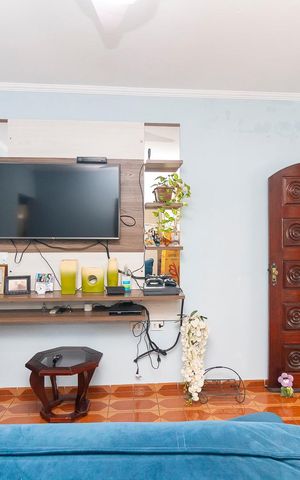 Casa à venda com 90m², 2 quartos e 2 vagasSala