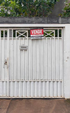 Casa à venda com 90m², 2 quartos e 2 vagasFachada