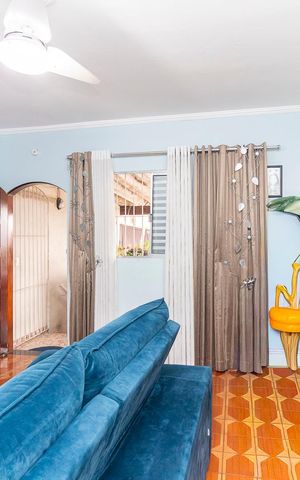 Casa à venda com 90m², 2 quartos e 2 vagasSala