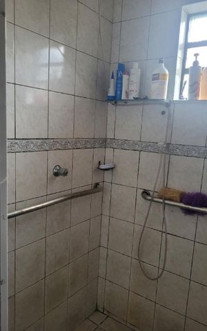 Casa à venda com 360m², 4 quartos e 5 vagas Casa à venda com 360m², 4 quartos e 5 vagasBanheiro social