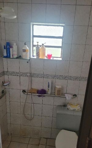 Casa à venda com 360m², 4 quartos e 5 vagas Casa à venda com 360m², 4 quartos e 5 vagasBanheiro social