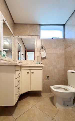Apartamento à venda com 108m², 2 quartos e 1 vaga Apartamento à venda com 108m², 2 quartos e 1 vagaBanheiro Social