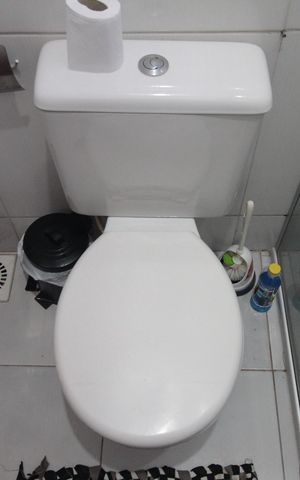 Casa à venda com 368m², 2 quartos e 2 vagasBanheiro Social