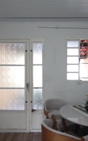 Casa à venda com 368m², 2 quartos e 2 vagasSala