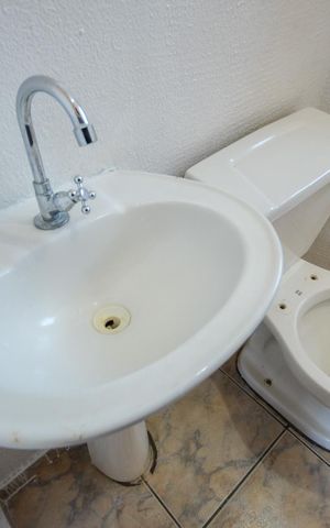 Casa para alugar com 55m², 2 quartos e 1 vaga Casa para alugar com 55m², 2 quartos e 1 vagaBanheiro