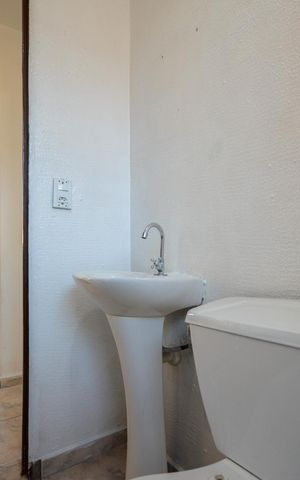Casa para alugar com 55m², 2 quartos e 1 vaga Casa para alugar com 55m², 2 quartos e 1 vagaBanheiro