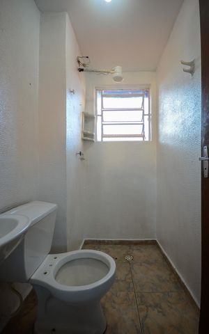 Casa para alugar com 55m², 2 quartos e 1 vaga Casa para alugar com 55m², 2 quartos e 1 vagaBanheiro