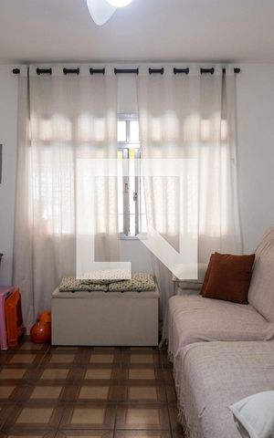 Casa à venda com 120m², 3 quartos e 2 vagas Casa à venda com 120m², 3 quartos e 2 vagasSala