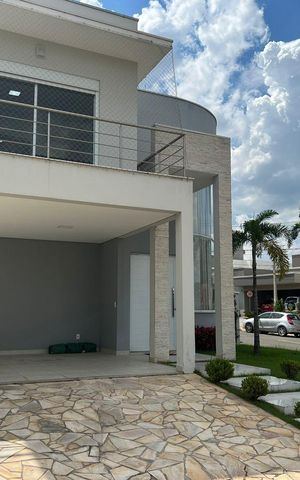 Casa de condomínio à venda com 285m², 4 quartos e 2 vagas