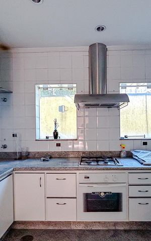 Casa à venda com 670m², 5 quartos e 6 vagasCozinha