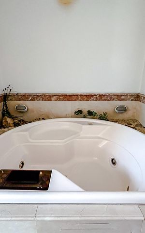Casa à venda com 670m², 5 quartos e 6 vagasBanheiro da Suíte 1