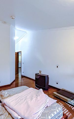 Casa à venda com 670m², 5 quartos e 6 vagasQuarto 1 - Suíte
