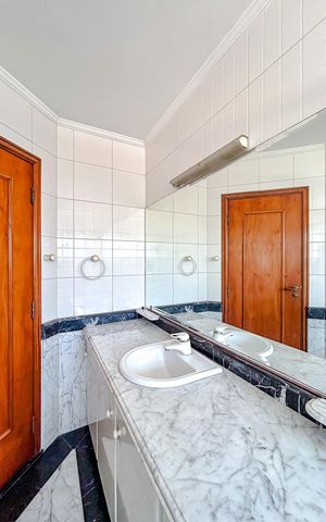 Casa à venda com 670m², 5 quartos e 6 vagasBanheiro