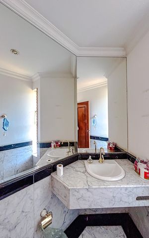 Casa à venda com 670m², 5 quartos e 6 vagasLavabo