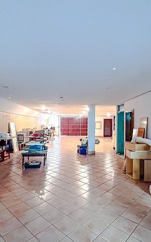 Casa à venda com 670m², 5 quartos e 6 vagasGaragem