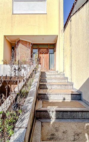 Casa à venda com 670m², 5 quartos e 6 vagasEntrada