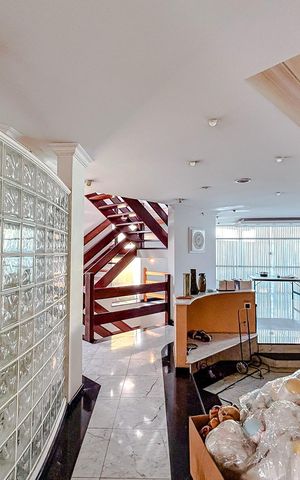 Casa à venda com 670m², 5 quartos e 6 vagasSala