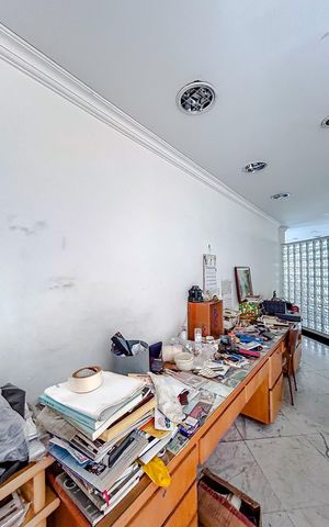 Casa à venda com 670m², 5 quartos e 6 vagasEscritório
