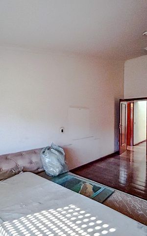 Casa à venda com 670m², 5 quartos e 6 vagasQuarto 2 - Suíte