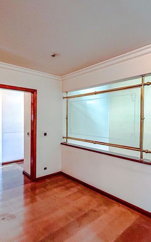 Casa à venda com 670m², 5 quartos e 6 vagasSala 3