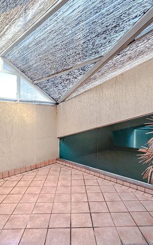 Casa à venda com 670m², 5 quartos e 6 vagasSala 4