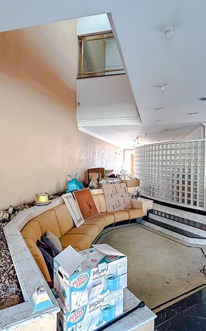 Casa à venda com 670m², 5 quartos e 6 vagasSala