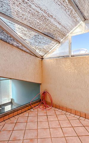 Casa à venda com 670m², 5 quartos e 6 vagasSala 4