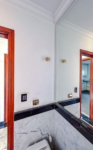 Casa à venda com 670m², 5 quartos e 6 vagasLavabo