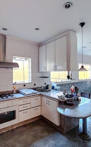 Casa à venda com 670m², 5 quartos e 6 vagasCozinha