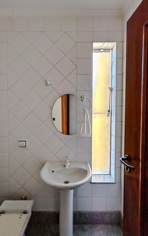 Casa à venda com 670m², 5 quartos e 6 vagasBanheiro de serviço