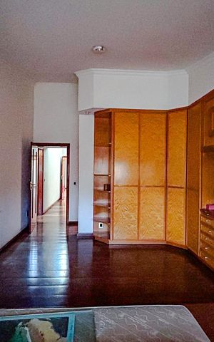 Casa à venda com 670m², 5 quartos e 6 vagasQuarto 2 - Suíte