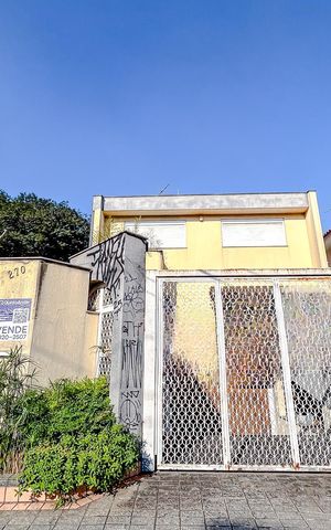 Casa à venda com 670m², 5 quartos e 6 vagasFachada com Plaquinha