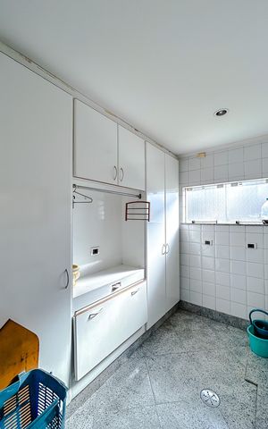 Casa à venda com 670m², 5 quartos e 6 vagasÁrea de Serviço