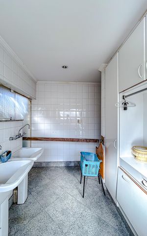 Casa à venda com 670m², 5 quartos e 6 vagasÁrea de Serviço