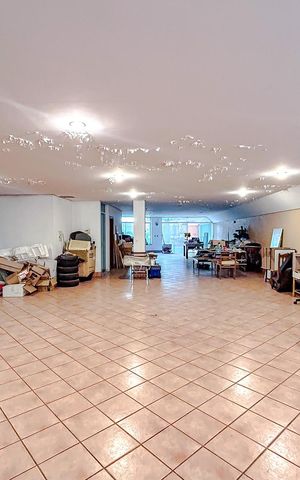 Casa à venda com 670m², 5 quartos e 6 vagasGaragem