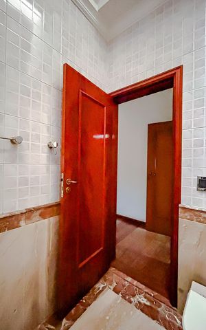 Casa à venda com 670m², 5 quartos e 6 vagasBanheiro da Suíte 2