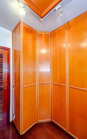 Casa à venda com 670m², 5 quartos e 6 vagasCloset da suíte 1