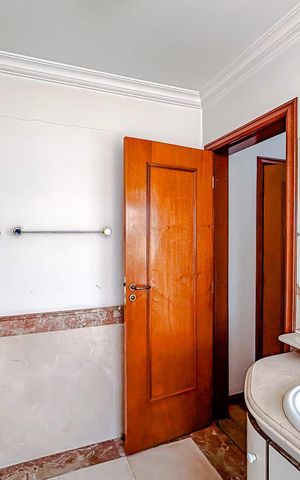 Casa à venda com 670m², 5 quartos e 6 vagasBanheiro da Suíte 1