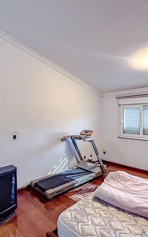 Casa à venda com 670m², 5 quartos e 6 vagasQuarto 1 - Suíte