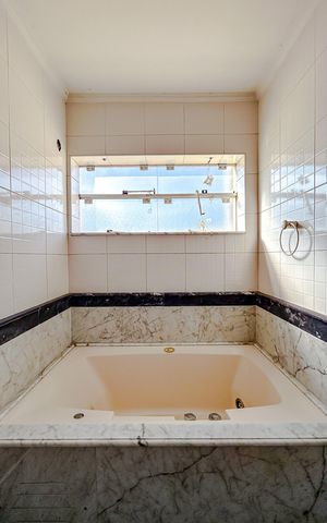 Casa à venda com 670m², 5 quartos e 6 vagasBanheiro