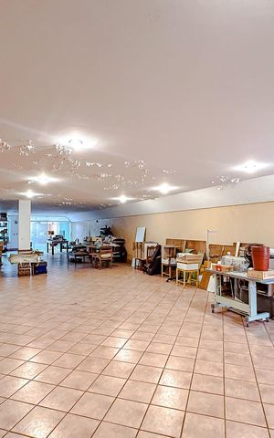 Casa à venda com 670m², 5 quartos e 6 vagasGaragem