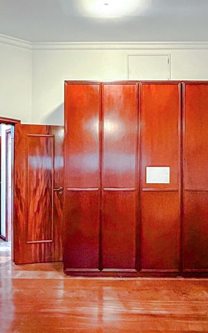 Casa à venda com 670m², 5 quartos e 6 vagasQuarto 4 - Armários