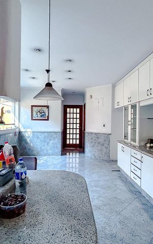 Casa à venda com 670m², 5 quartos e 6 vagasCozinha