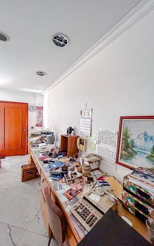 Casa à venda com 670m², 5 quartos e 6 vagasEscritório