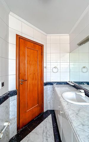 Casa à venda com 670m², 5 quartos e 6 vagasBanheiro