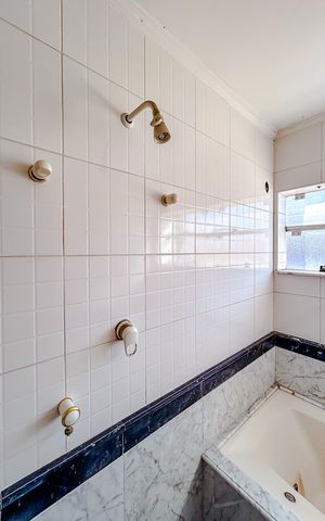 Casa à venda com 670m², 5 quartos e 6 vagasBanheiro