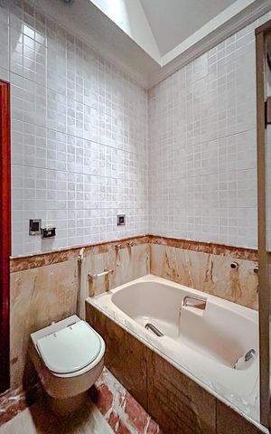Casa à venda com 670m², 5 quartos e 6 vagasBanheiro da Suíte 2